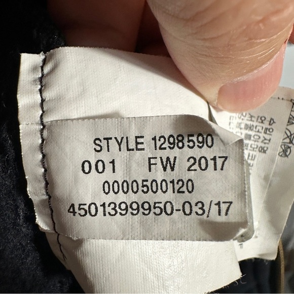 Under Armour size small black/gray zip up jacket, logo on placket, loose fit - Picture 12 of 12